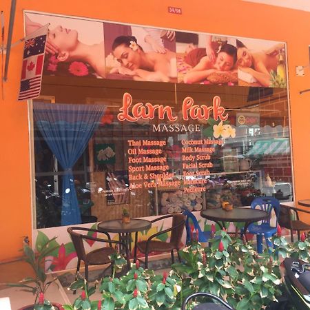 Larn Park Resortel Patong Extérieur photo