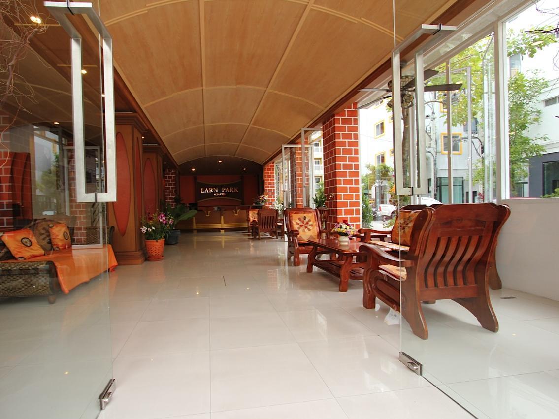 Larn Park Resortel Patong Extérieur photo