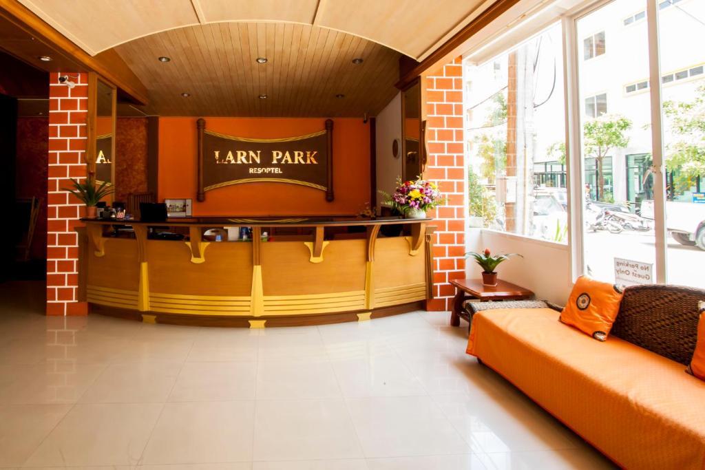 Larn Park Resortel Patong Extérieur photo