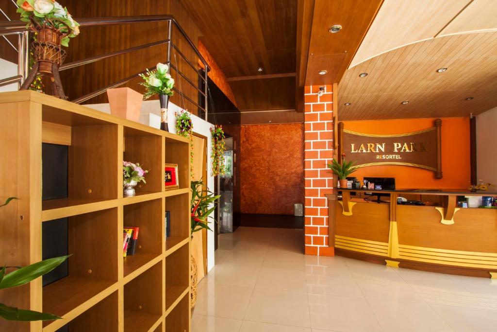 Larn Park Resortel Patong Extérieur photo
