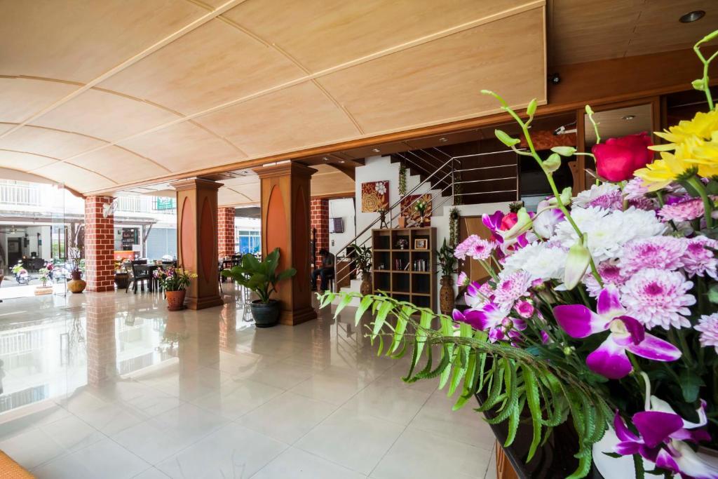 Larn Park Resortel Patong Extérieur photo