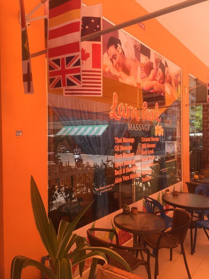 Larn Park Resortel Patong Extérieur photo