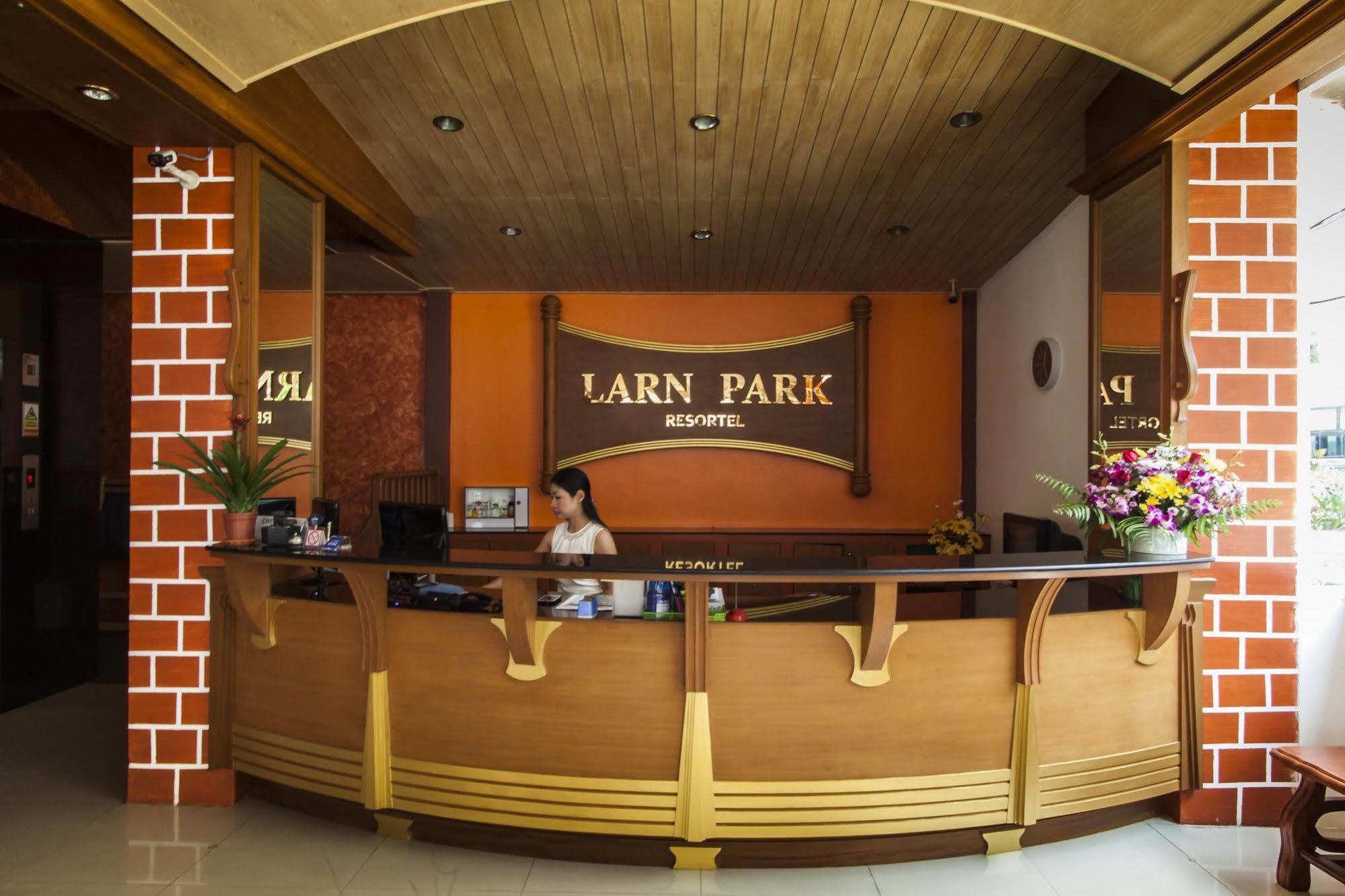 Larn Park Resortel Patong Extérieur photo