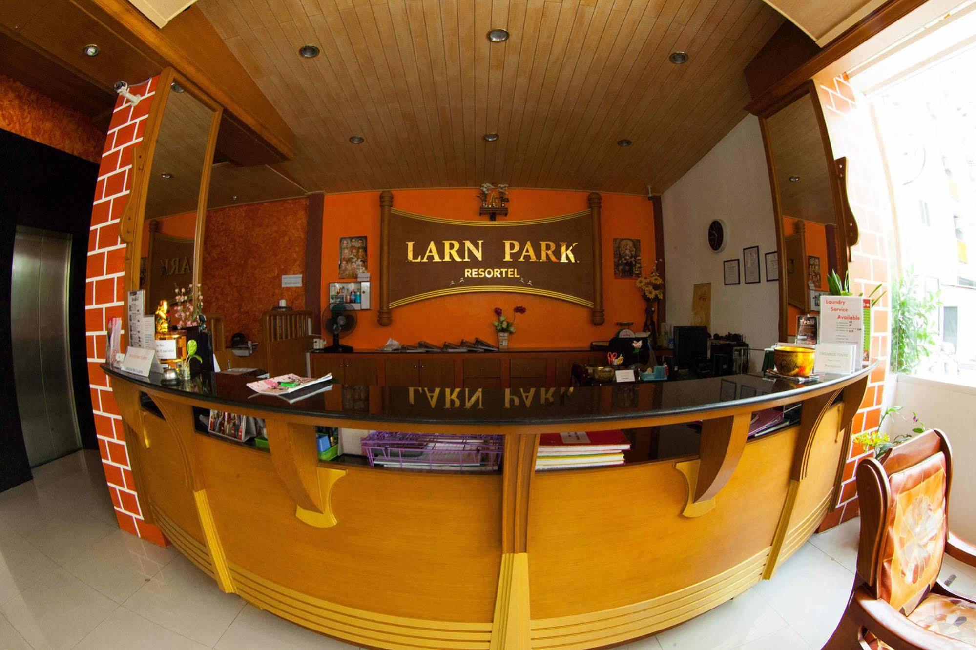 Larn Park Resortel Patong Extérieur photo
