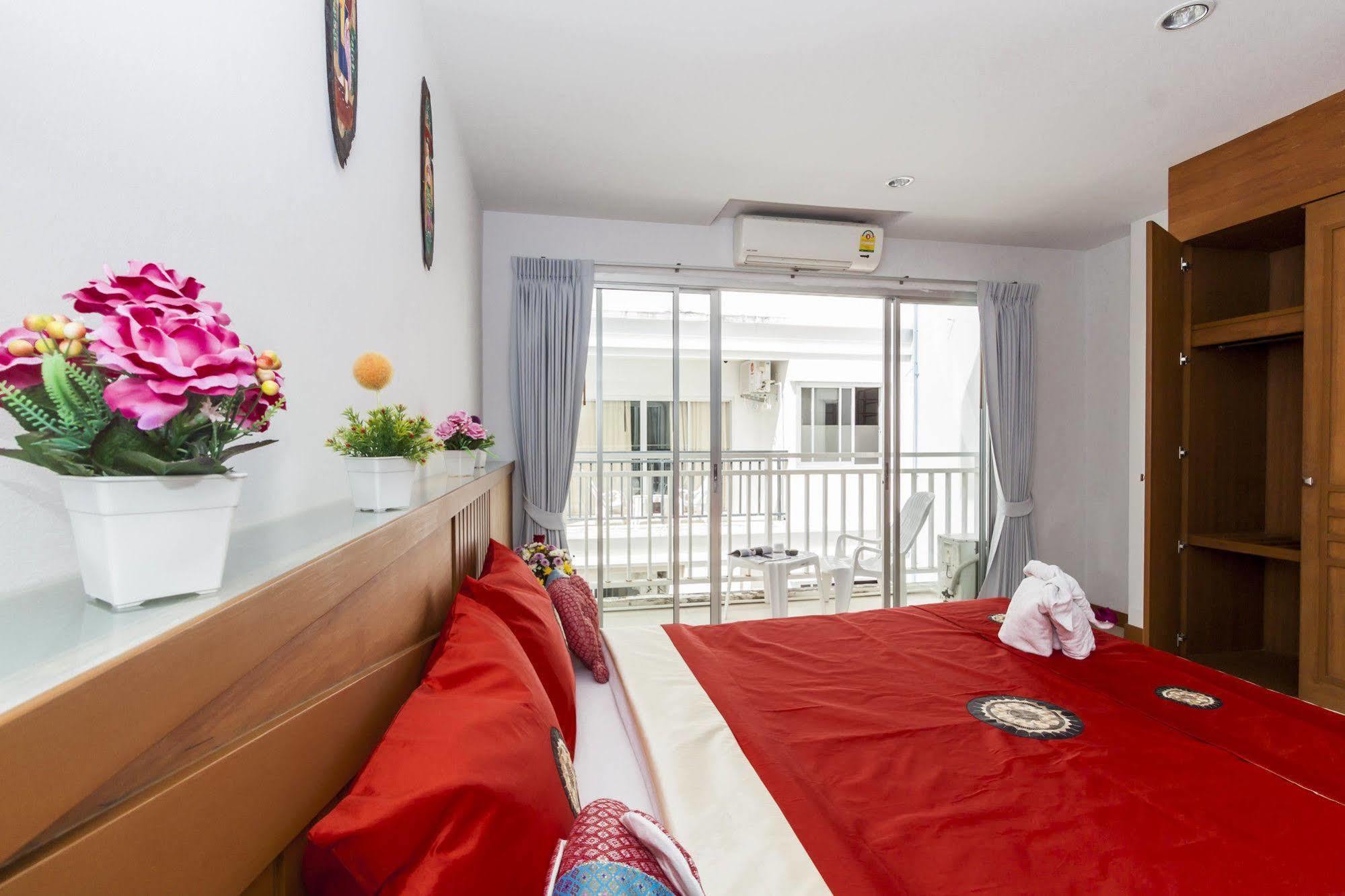 Larn Park Resortel Patong Extérieur photo