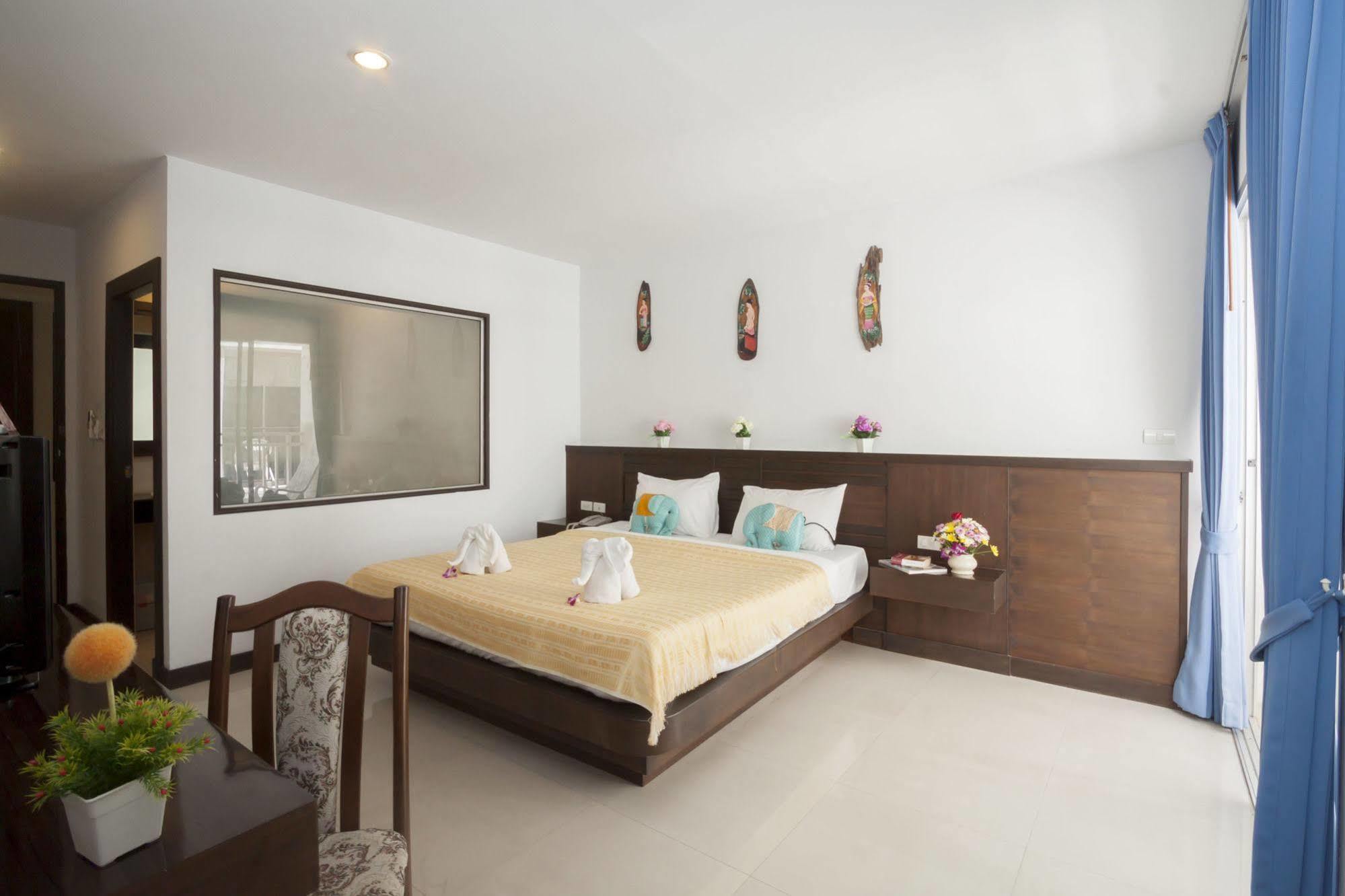 Larn Park Resortel Patong Extérieur photo