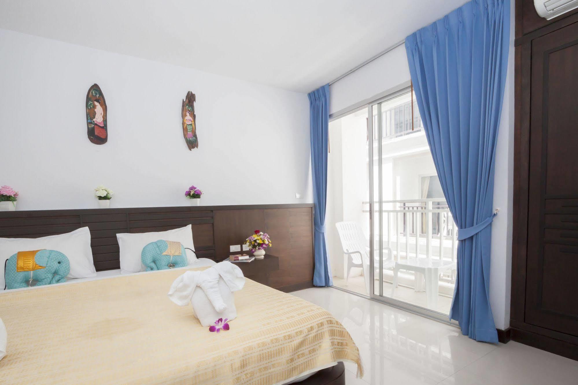 Larn Park Resortel Patong Extérieur photo