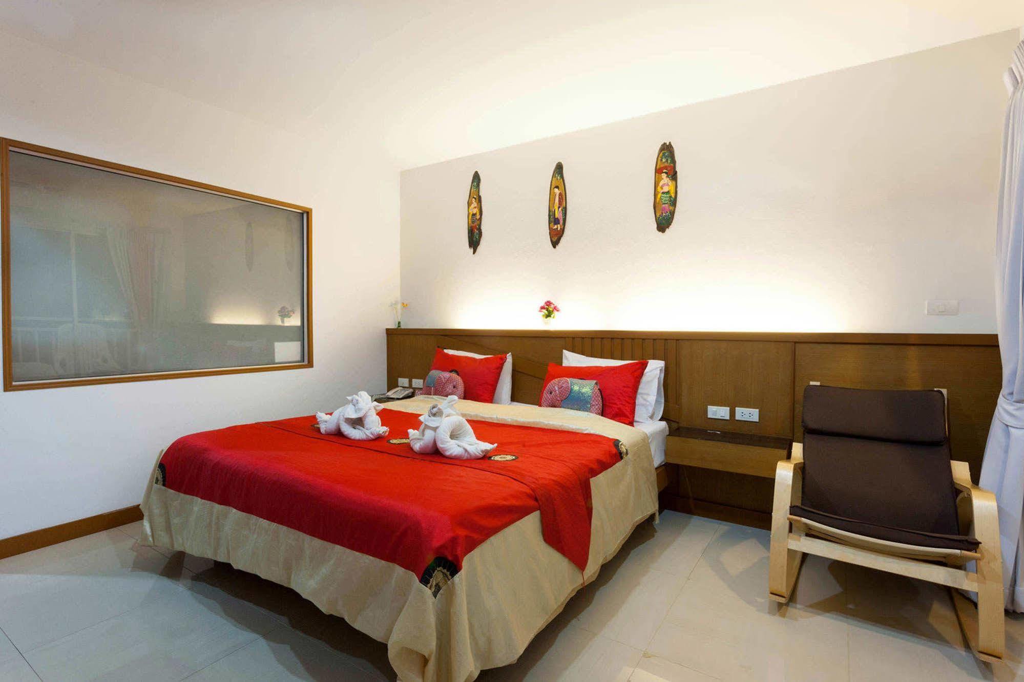 Larn Park Resortel Patong Extérieur photo